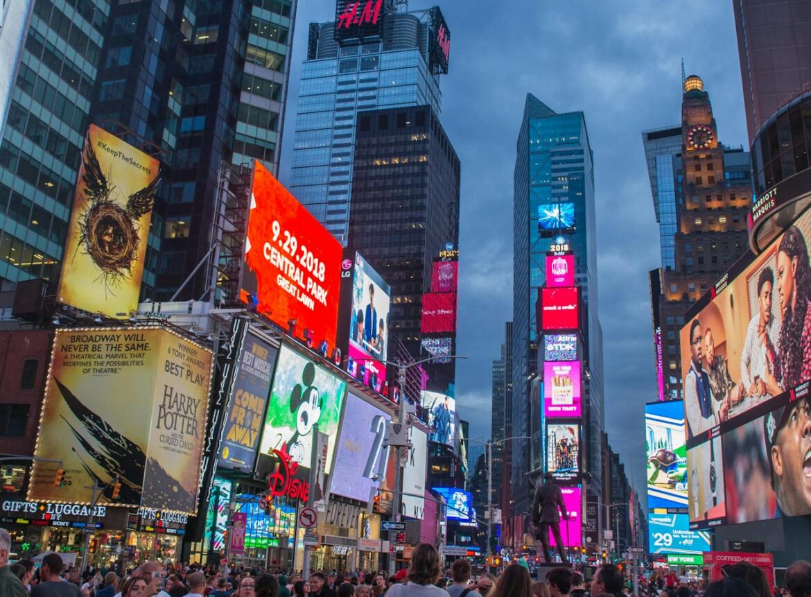 How Outdoor Billboards Complement Digital Marketing Strategies